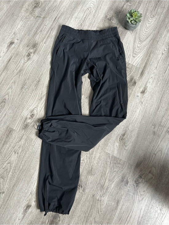 lululemon athletica Pants - Lululemon Dog Runner Pants Black - Size 4 (Discontinued / Rare)